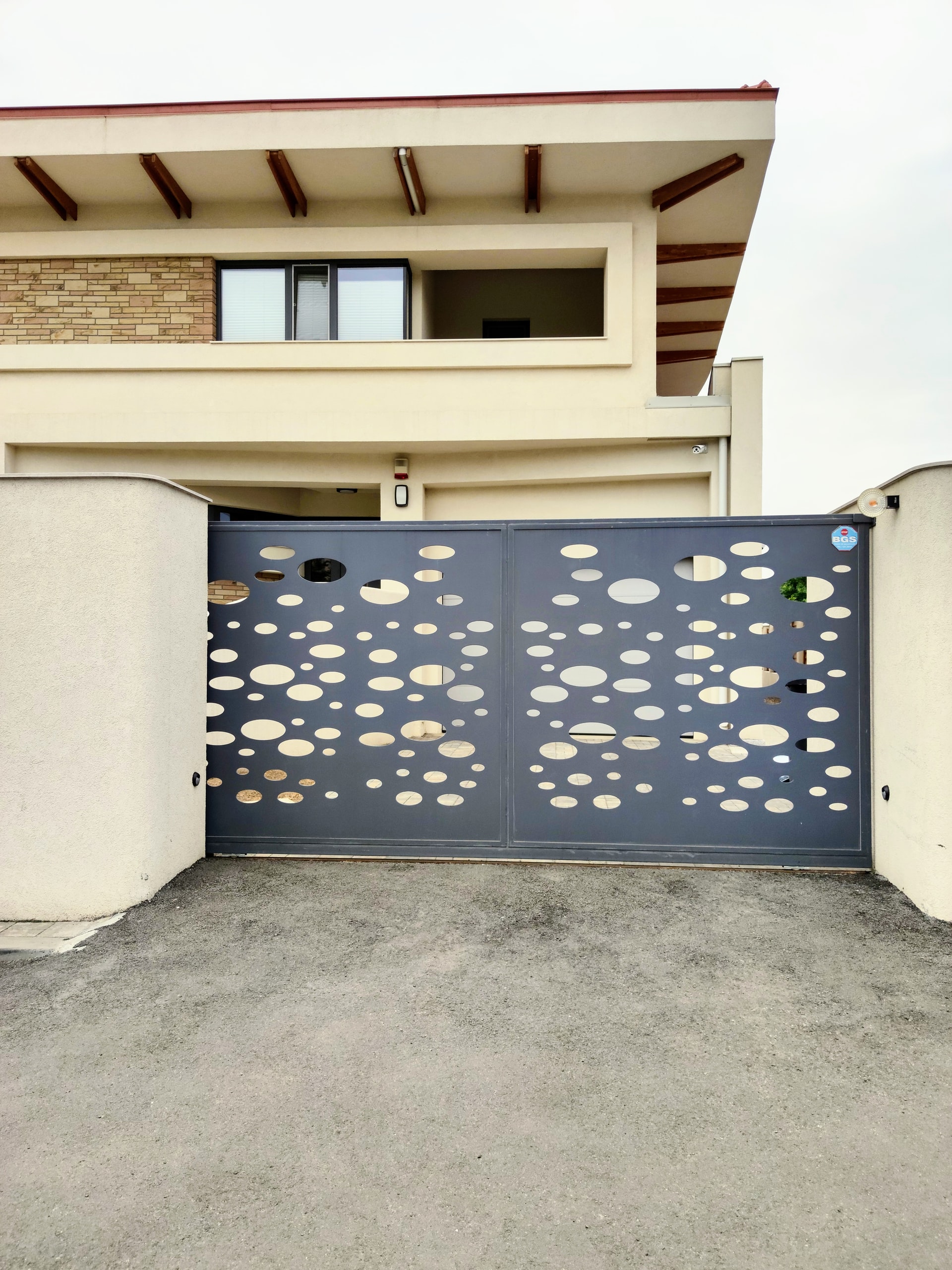 Swing Gates vs Sliding Gates: Which Is Better For My Home?