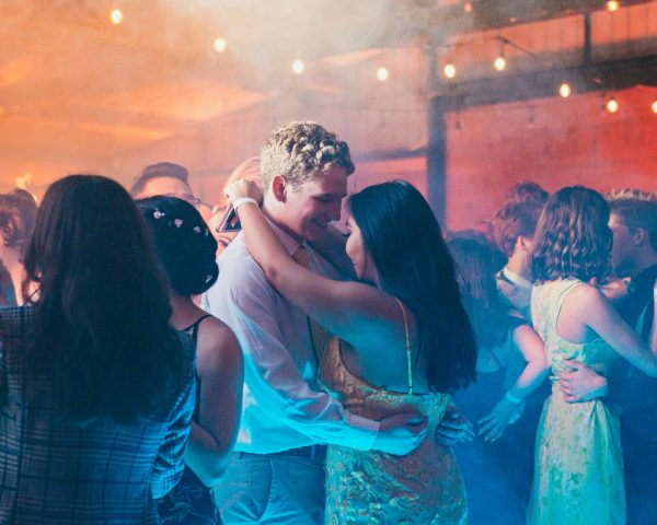 To Make Prom Night A Real Hit, Here Are Some Last Minute Tips